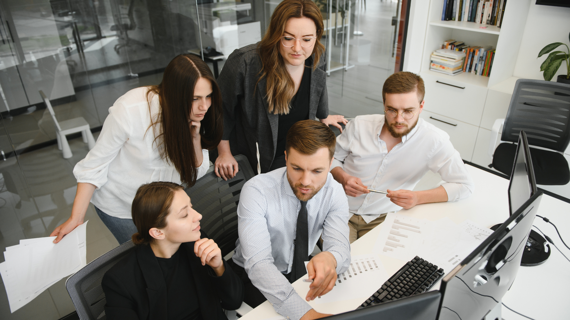 sales-to-finance-handoff-fixing-broken-workflow-saas-financial-team-working